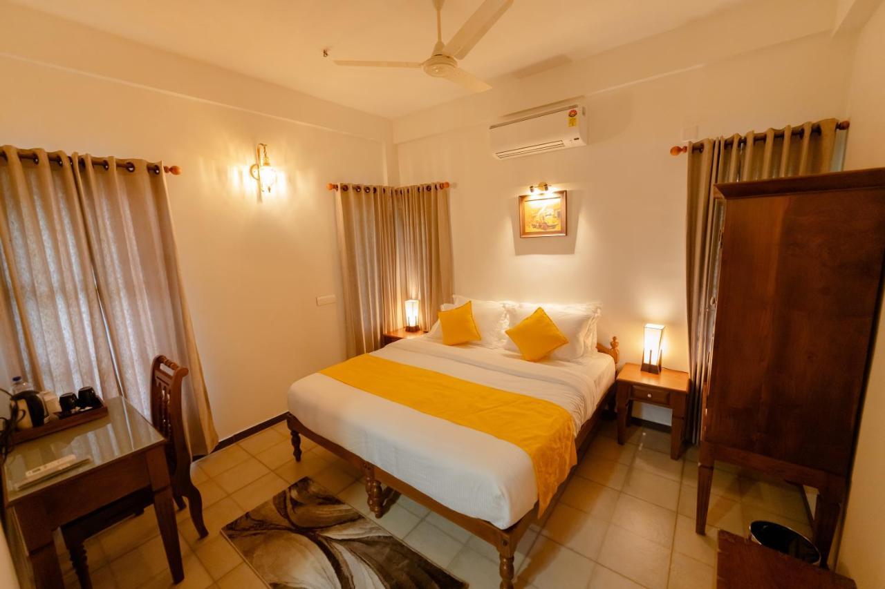 Seacoast Inn Fortkochi Fort Kochi Bagian luar foto