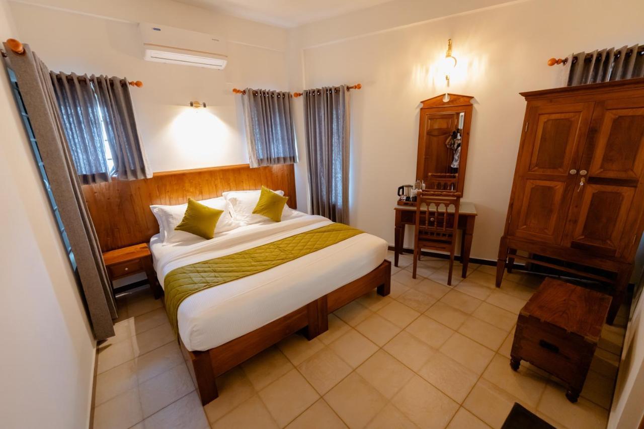 Seacoast Inn Fortkochi Fort Kochi Bagian luar foto