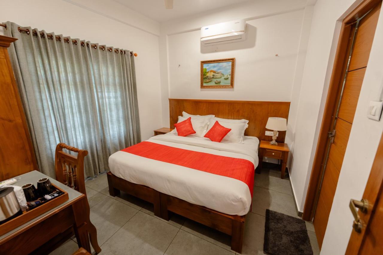 Seacoast Inn Fortkochi Fort Kochi Bagian luar foto