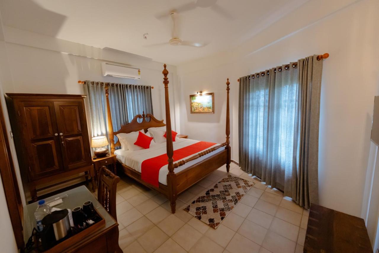 Seacoast Inn Fortkochi Fort Kochi Bagian luar foto