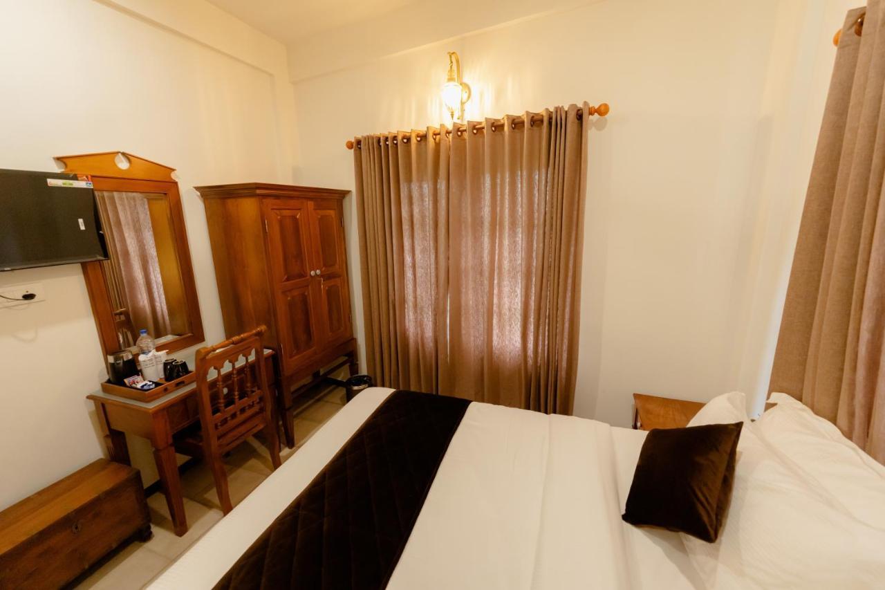 Seacoast Inn Fortkochi Fort Kochi Bagian luar foto