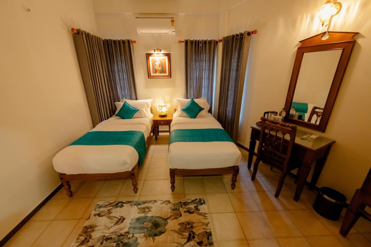 Seacoast Inn Fortkochi Fort Kochi Bagian luar foto