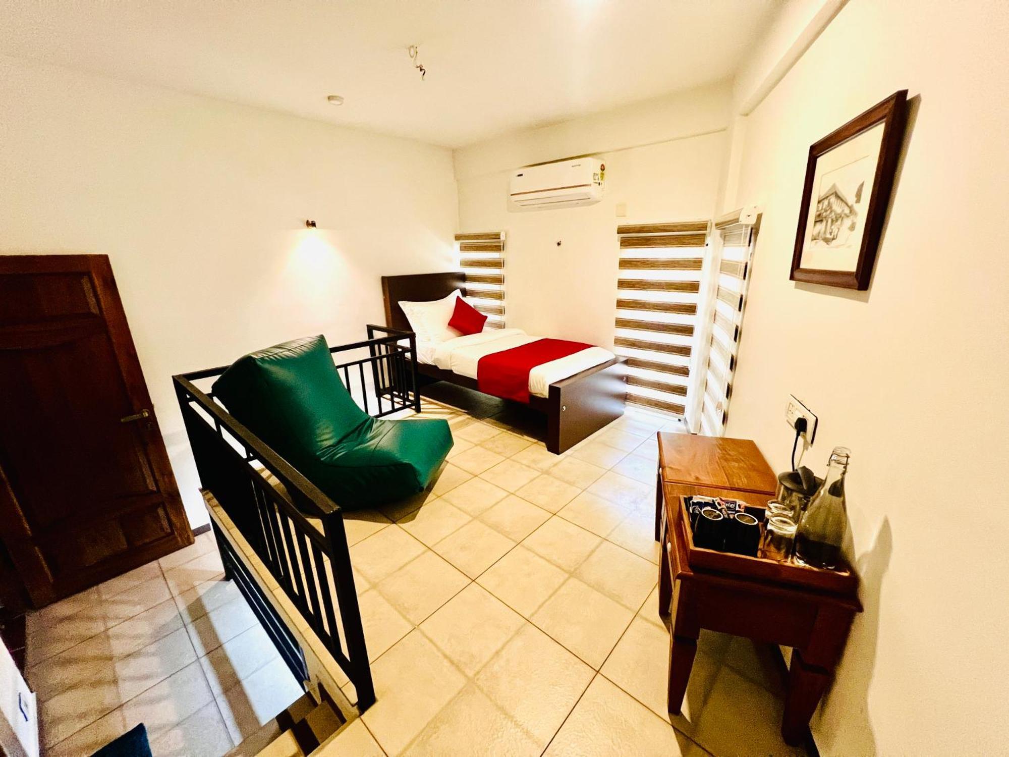 Seacoast Inn Fortkochi Fort Kochi Bagian luar foto